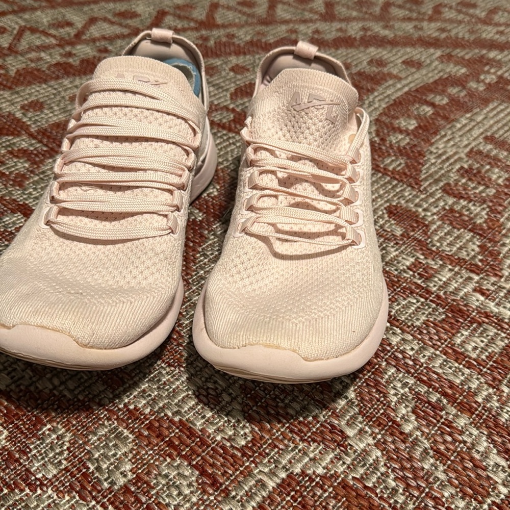 APL Techloom Breeze sneakers size 8 pale pink